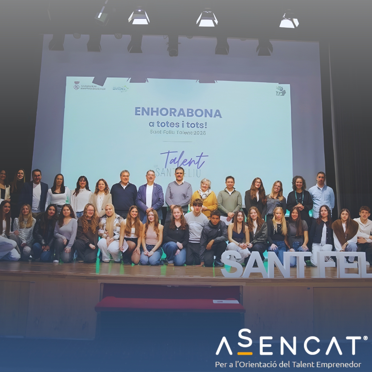 Foto de grup de l’acte inicial de Sant Feliu Talent 2026 amb alumnat, mentors i entitats col·laboradores, entre elles ASENCAT