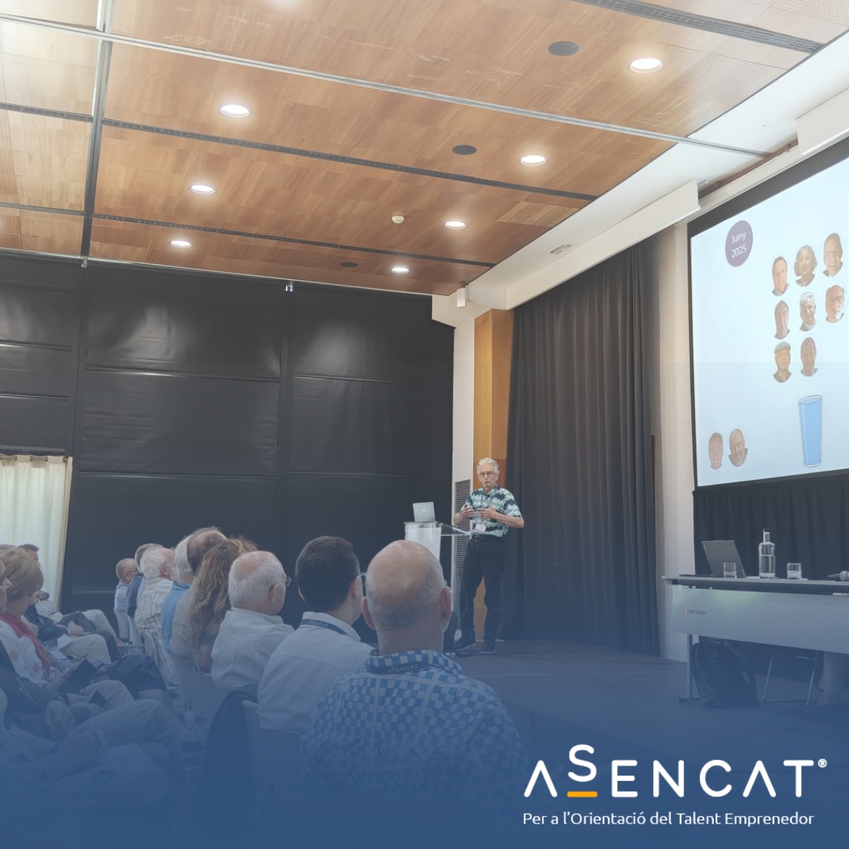 Assemblea general anual d’ASENCAT 2026 amb socis assistents durant la presentació